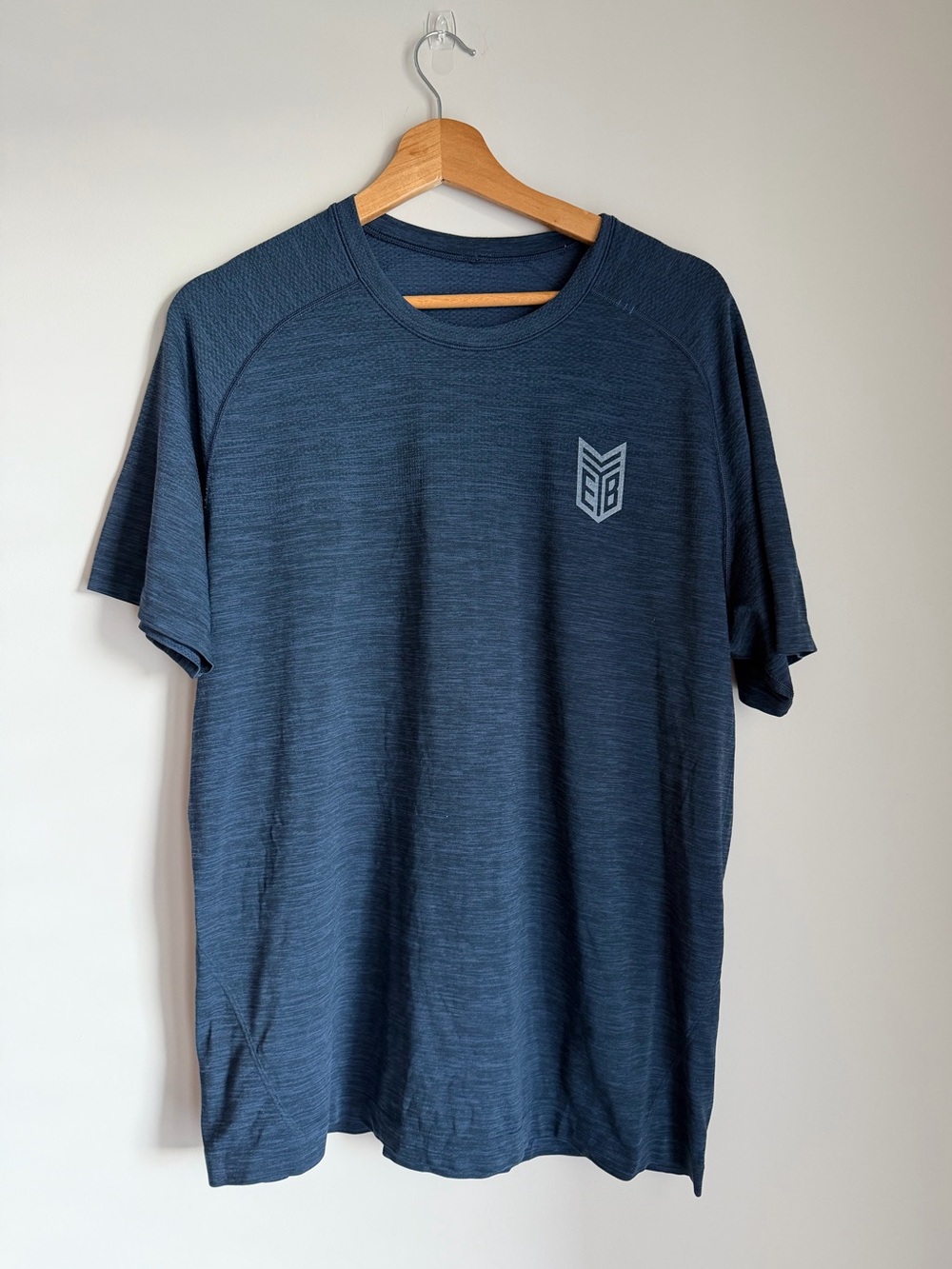Men’s Lululemon Swiftly Size XL Blue Heathered Logo on Chest